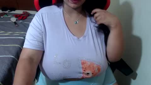 Snapshot of pareja_explosivasexx chatting on July 2026 10:46:02 PM Luna online show from July 2026 10:46:02 PM