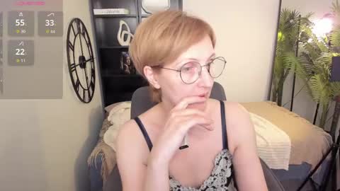 Snapshot of paris_cherry chatting on May 2026 06:03:02 PM Paris online show from May 2026 06:03:02 PM