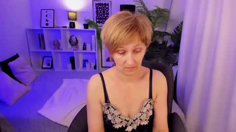 Snapshot of paris_cherry chatting on May 2026 05:51:01 PM Paris online show from May 2026 05:51:01 PM