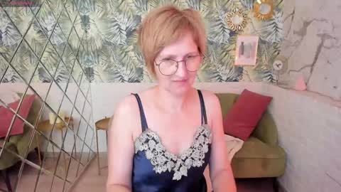 Snapshot of paris_cherry chatting on May 2026 06:09:01 PM Paris online show from May 2026 06:09:01 PM