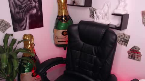 Paris D angelo online show from January 2025 04:26:01 AM