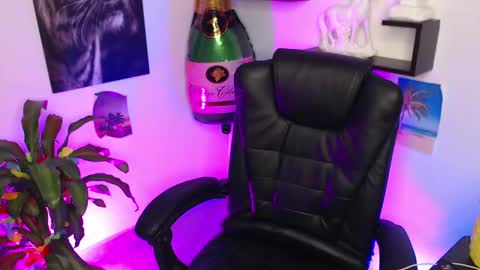 Paris D angelo online show from January 2025 12:30:01 AM