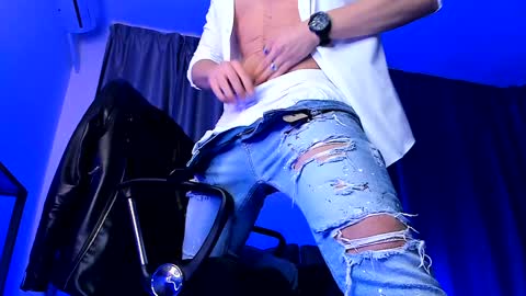 Paris online show from December 2024 05:10:02 AM