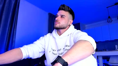 Paris online show from January 2025 01:52:01 AM