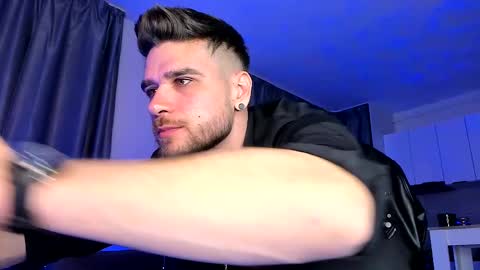 Paris online show from March 2025 01:01:02 AM