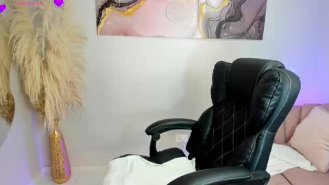 Paris  online show from January 2026 01:18:01 AM