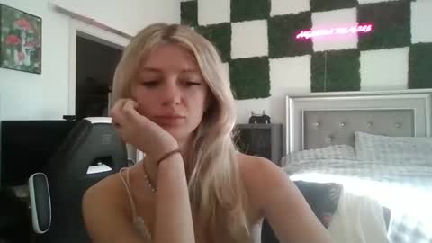 parisbaby2000 online show from March 2026 02:22:02 PM