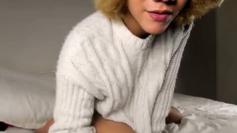 Snapshot of parisstone2 chatting on December 2024 11:42:02 PM connie online show from December 2024 11:42:02 PM