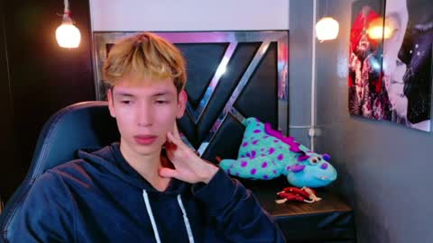 park_jimin1 online show from January 2026 12:18:01 PM