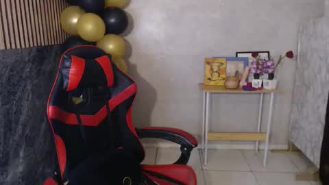 HENRY online show from November 2025 04:01:02 AM