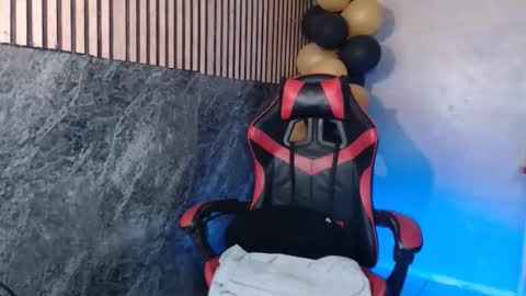 HENRY online show from December 2025 02:35:01 PM