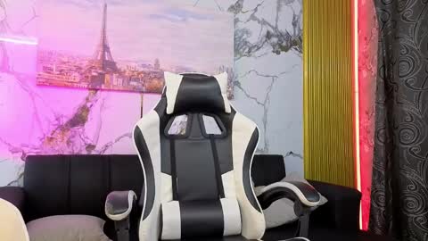 party_with_medellin23 online show from April 2026 09:52:01 PM