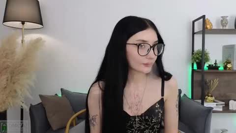 Snapshot of patricia_legrand chatting on November 2025 02:48:02 PM Patricia online show from November 2025 02:48:02 PM