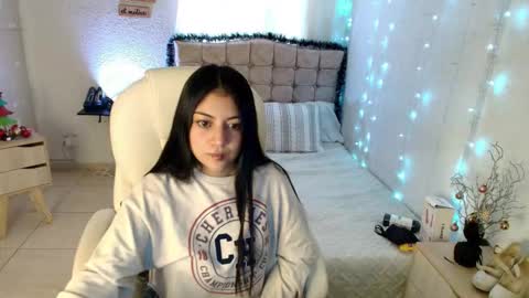Snapshot of pau_cute19 chatting on January 2026 06:54:02 PM pau cute online show from January 2026 06:54:02 PM