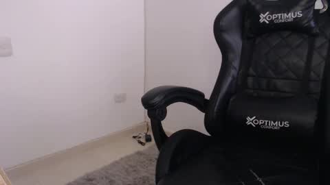 Paulina        online show from December 2025 02:57:02 PM