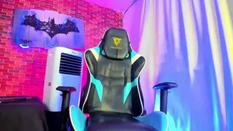 Snapshot of paul_bear_ chatting on November 2025 09:41:02 PM PAUL online show from November 2025 09:41:02 PM