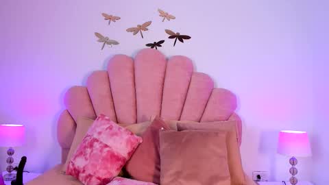 Paula   online show from February 2026 01:00:01 PM