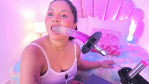 Paula   online show from March 2026 07:40:01 PM