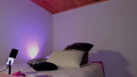 Paula perez - online show from January 2025 02:01:01 AM