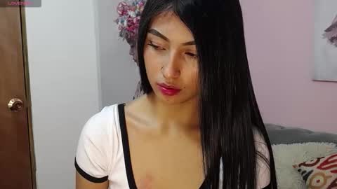 Pau online show from November 2025 12:41:02 PM