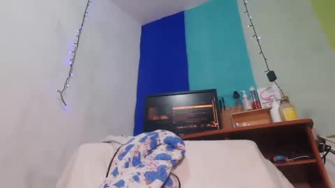 PAULA VALENTINA online show from January 2025 05:01:01 AM