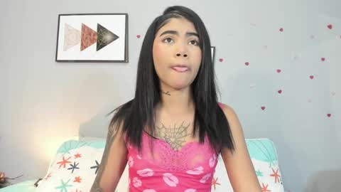 Snapshot of paulete_w chatting on April 2026 12:22:01 PM Pau online show from April 2026 12:22:01 PM