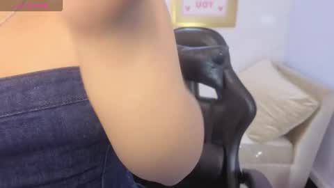 Live 800am 200pm COLOMBIAN HOUR online show from February 2026 01:05:02 PM