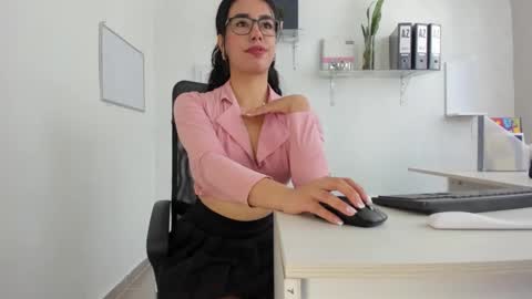 Snapshot of paulina_dossantos chatting on January 2026 06:34:02 PM paulina online show from January 2026 06:34:02 PM