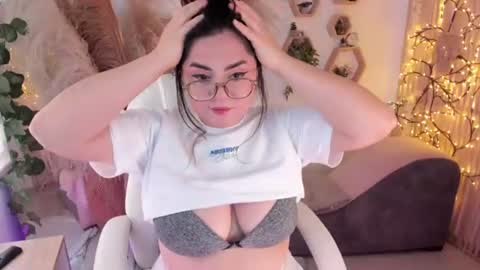 Snapshot of paulinacostello chatting on July 2026 06:24:02 PM Estefania online show from July 2026 06:24:02 PM