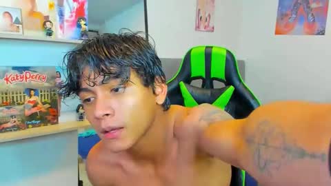 Snapshot of paultallx chatting on May 2026 01:45:01 AM Paul online show from May 2026 01:45:01 AM