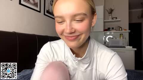 Lola online show from October 2025 01:23:02 PM