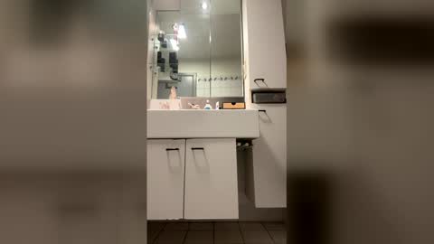 Snapshot of pe770100 chatting on April 2026 06:08:01 AM pe770100 online show from April 2026 06:08:01 AM