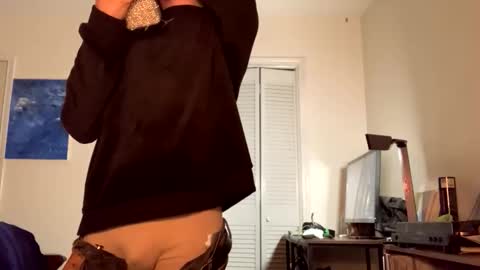 Snapshot of peacheshole chatting on November 2025 03:08:02 AM Loverboy online show from November 2025 03:08:02 AM