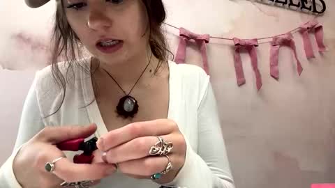 peachesncreampiezz online show from May 2026 06:57:01 PM