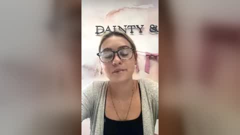 Snapshot of peachesncreampiezz chatting on June 2026 05:45:01 PM peachesncreampiezz online show from June 2026 05:45:01 PM