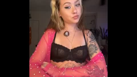 Snapshot of peachesncreampiezz chatting on July 2026 02:38:02 AM peachesncreampiezz online show from July 2026 02:38:02 AM
