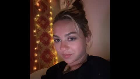 Snapshot of peachesncreampiezz chatting on July 2026 06:27:01 AM peachesncreampiezz online show from July 2026 06:27:01 AM
