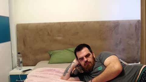 Snapshot of peacheyxcream chatting on March 2026 06:47:01 AM Lizzy Zain online show from March 2026 06:47:01 AM