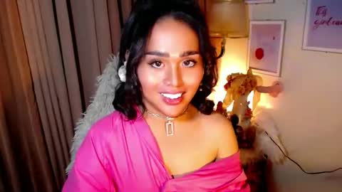 Snapshot of peakaboo_xx chatting on May 2026 08:06:01 PM Angel Creamdensada online show from May 2026 08:06:01 PM