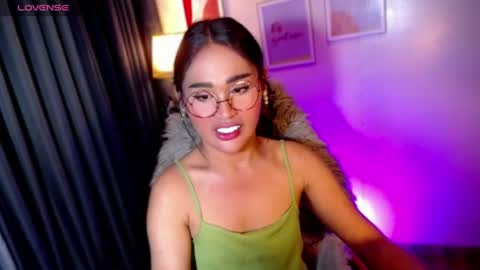 Snapshot of peakaboo_xx chatting on June 2026 09:41:02 AM Angel Creamdensada online show from June 2026 09:41:02 AM