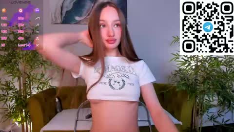 Snapshot of pearl_bloom chatting on April 2026 12:48:01 AM Sex Leah online show from April 2026 12:48:01 AM