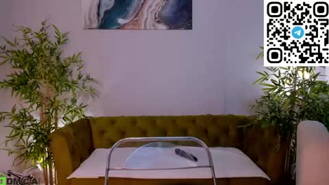 Snapshot of pearl_bloom chatting on April 2026 11:44:02 PM Sex Leah online show from April 2026 11:44:02 PM