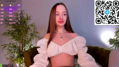 Snapshot of pearl_bloom chatting on May 2026 01:02:02 AM Sex Leah online show from May 2026 01:02:02 AM