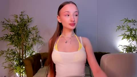 Snapshot of pearl_bloom chatting on May 2026 01:00:01 AM Sex Leah online show from May 2026 01:00:01 AM