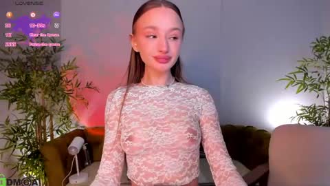 Snapshot of pearl_bloom chatting on May 2026 01:23:02 AM Sex Leah online show from May 2026 01:23:02 AM