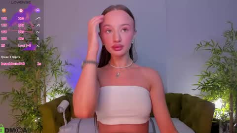 Snapshot of pearl_bloom chatting on June 2026 12:17:01 AM Sex Leah online show from June 2026 12:17:01 AM