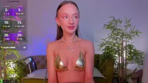 Snapshot of pearl_bloom chatting on June 2026 01:06:02 AM Sex Leah online show from June 2026 01:06:02 AM