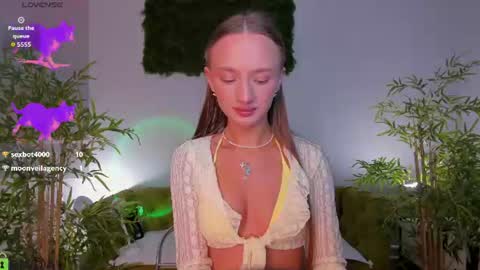 Snapshot of pearl_bloom chatting on June 2026 01:03:01 AM Sex Leah online show from June 2026 01:03:01 AM
