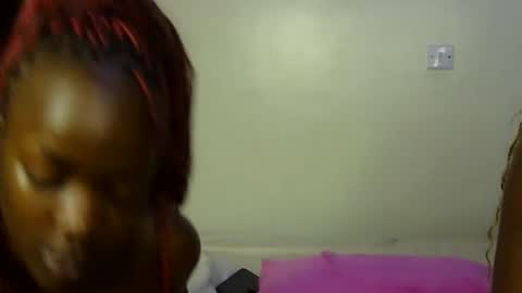 Snapshot of pearl_velvet chatting on February 2026 06:17:01 PM vel online show from February 2026 06:17:01 PM