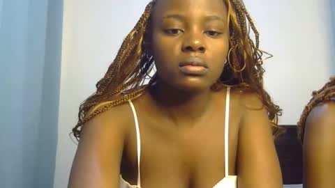 Snapshot of pearl_velvet chatting on February 2026 11:28:02 AM vel online show from February 2026 11:28:02 AM